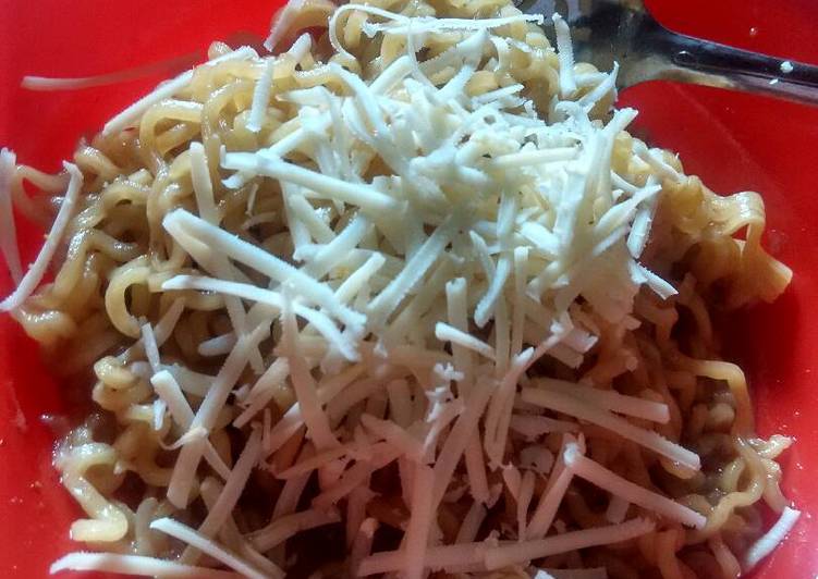 resep lengkap untuk Indomie goreng telur keju