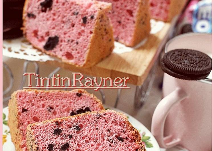 bahan dan cara membuat Strawberry Oreo Milk Chiffon Cake .Krucils pasti suka