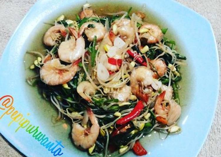 gambar untuk cara membuat Tumis udang kangkung dan tauge kedelai