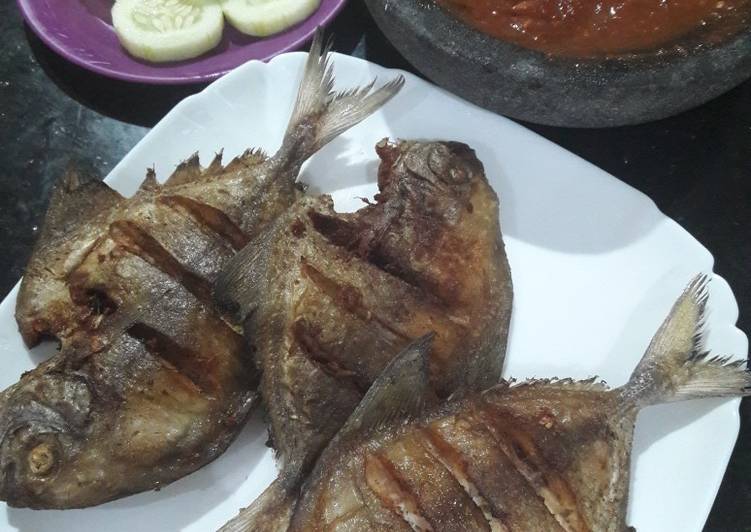 6. Dorang goreng dan sambal terasi