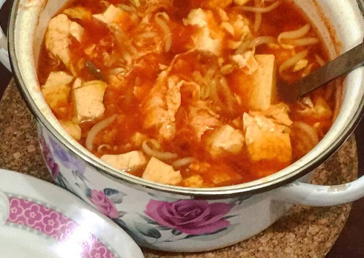 resep masakan Soondubu Jjigae (korean tofu and egg spicy soup)