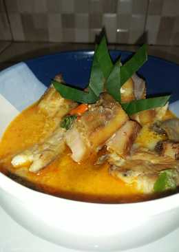 Ikan asap kuah santan pedas
