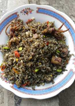 Nasi goreng cumi hitam maknyus