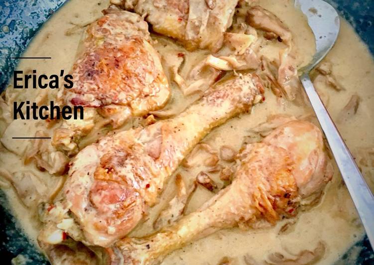 Ayam masak cream jamur (Supremes de poulet aux champignons) France cuisine foto resep utama