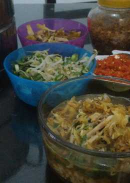 Soto Ayam Kudus ala mama lanaa