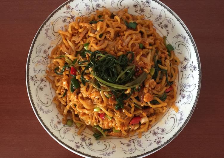 cara membuat Mi Goreng Kangkung ala Anak Kos