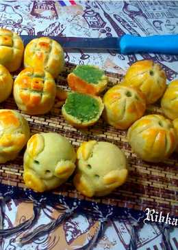 Shanghai Mooncake with Homemade Mung Bean Paste (HALAL)