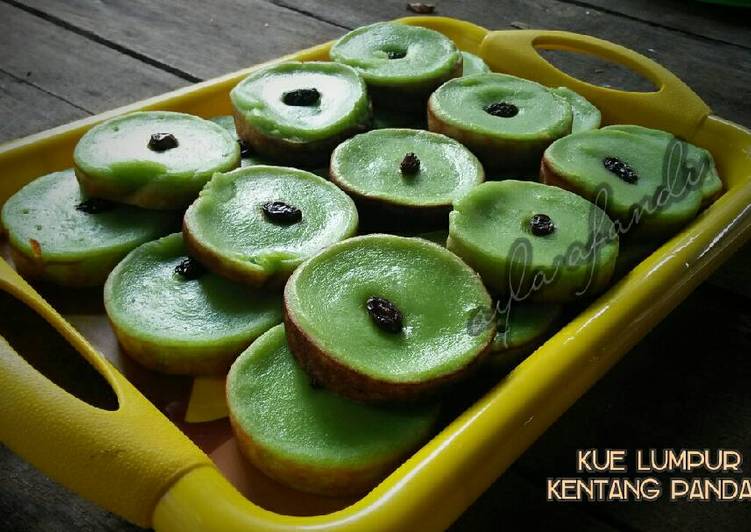 bahan dan cara membuat Kue Lumpur Kentang Pandan