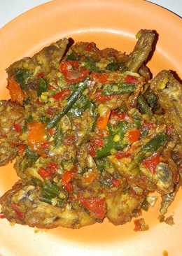 Ayam goreng bumbu cabe ijo