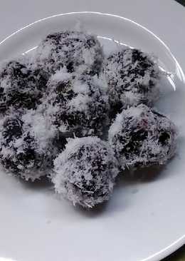 Klepon ketan hitam