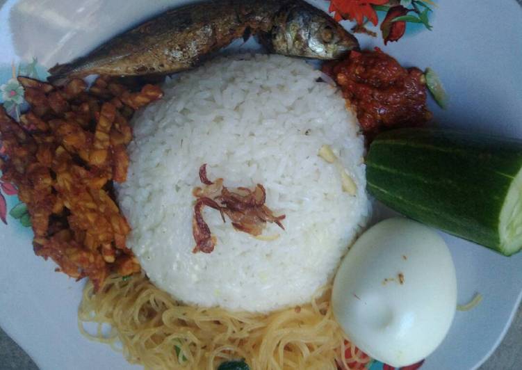 Resep Nasi  Uduk  Gurih Lembut  Magic Com oleh Eka Fatimah 