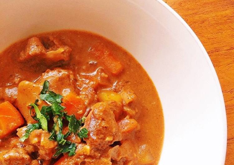 gambar untuk resep makanan Beef Goulash Soup