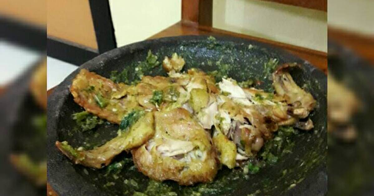 Resep Ayam dan tempe goreng geprek sambel hijau oleh Sukma 