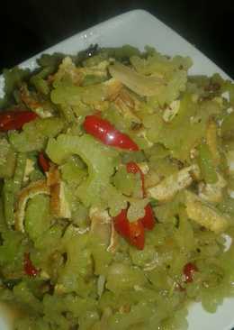 Tumis pare with irisan telur dadar