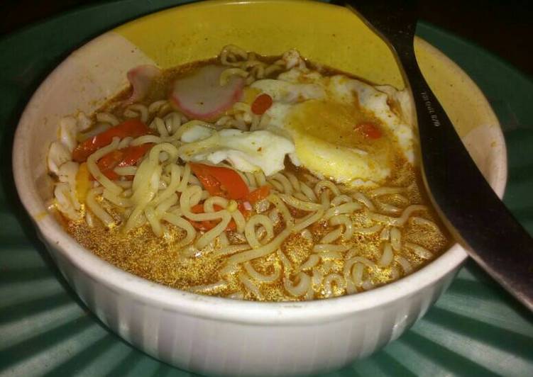 resep Mie Sedap Kari ala alaa seblak jeletot dengan telur ½ matang