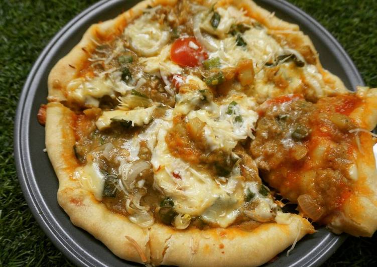 bahan dan cara membuat Chicken Meet Gravy Mozarella Cheese Pizza