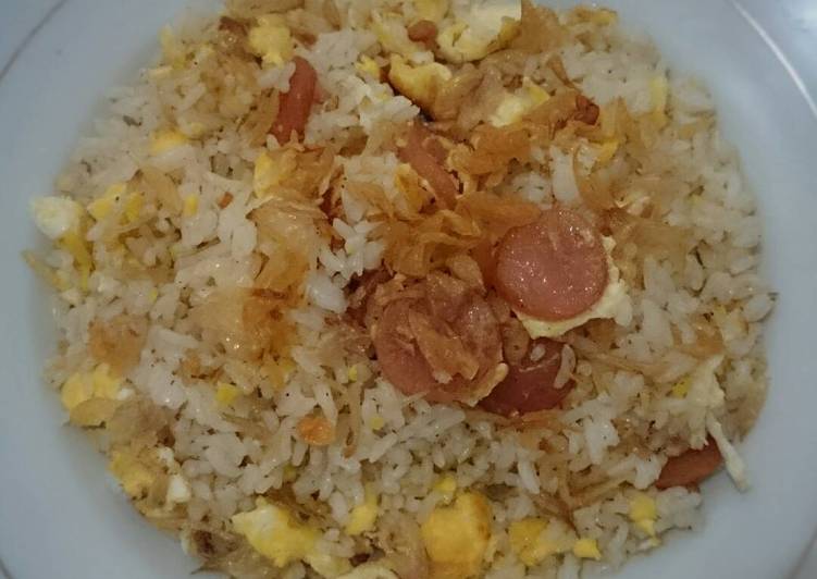 gambar untuk cara membuat Nasi Goreng Telor Sosis Mantap