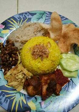 Nasi kuning sambel goreng tempe