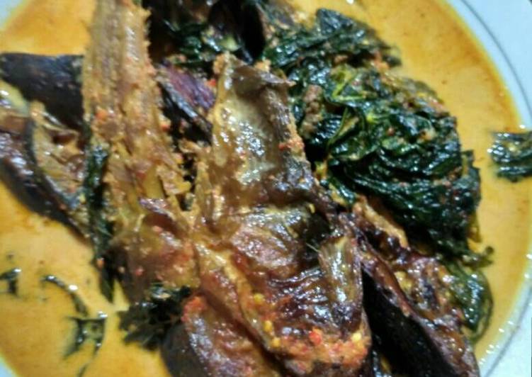 Resep Gulai Ikan  Asap  Limbad dan Daun Singkong oleh Helmi 