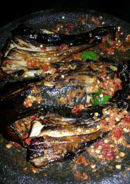 Ikan pari asap sambal terasi (iwak pe) ala mama ine