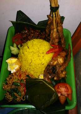 Nasi kuning special gurih