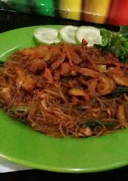 Bihun goreng bumbu balado.