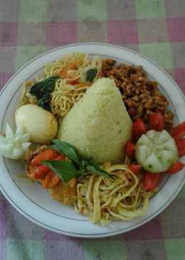 Nasi kuning komplit