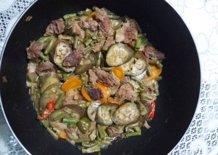 Daging sapi campur sayur