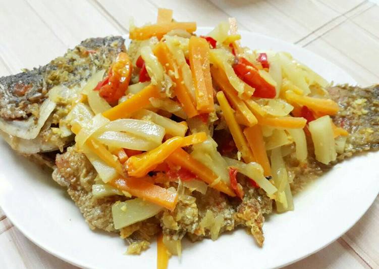 resep masakan Gurame Bumbu Acar Kuning