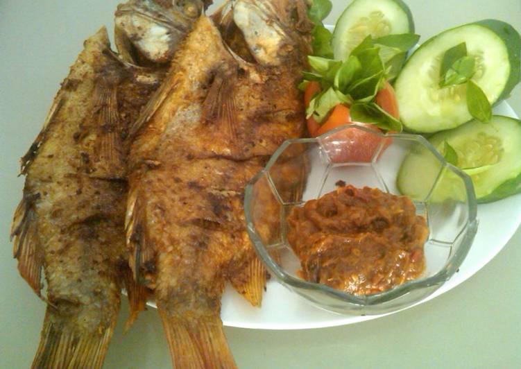  Resep Ikan Nila Goreng Sambal Terasi oleh dina mutoharoh 