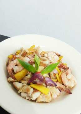 Thai Chicken & Prawn Salad