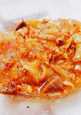 Seblak kerupuk dan bakso sapi