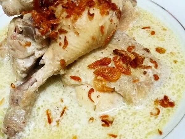 Opor Ayam Putih