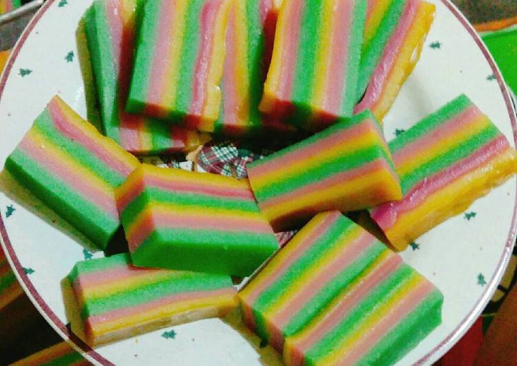 bahan dan cara membuat Lapis Tepung Beras Rainbow Versi Loyang