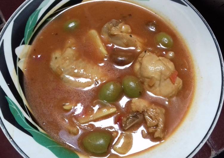 resep lengkap untuk Hühner Gulasch mit Oliven (Kari ayam versi Eropa dengan buah zaitun)