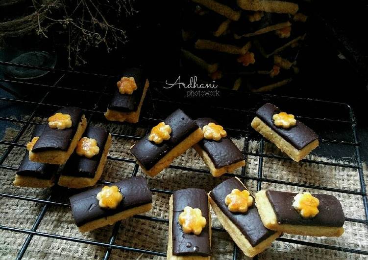 bahan dan cara membuat Chocolate Stick Cookies