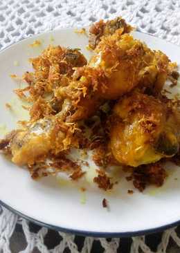 Ayam Serundeng Bumbu Kuning