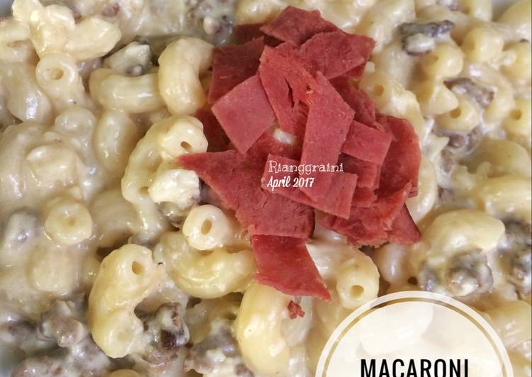 resep lengkap untuk Macaroni Carbonara (saus putih)