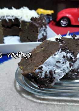 Steamed chocolate banana cake