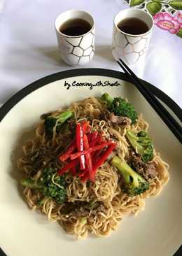 Beef And Broccoli Yakisoba