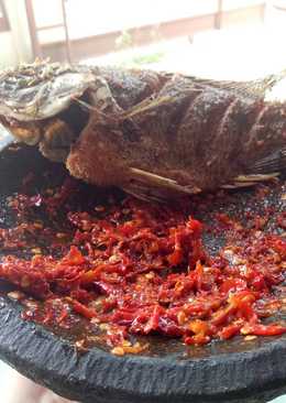 Ikan mujaer goreng plus sambel terasi matang