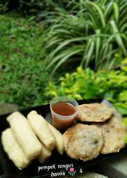 Pempek lenjer dan kulit palembang