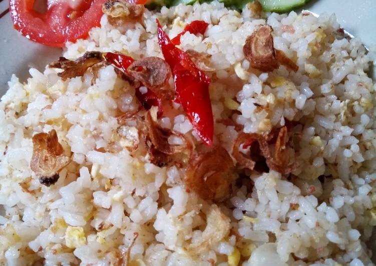 resep makanan Nasi goreng kornet telur 