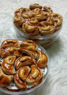 Kue kacang (peanut butter cookies)