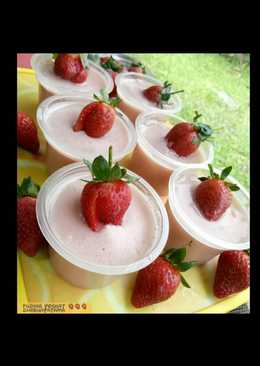 Pudding yogurt strobery