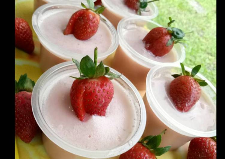 resep lengkap untuk Pudding yogurt strobery