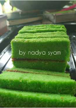Bolu pandan lapis strawberry
