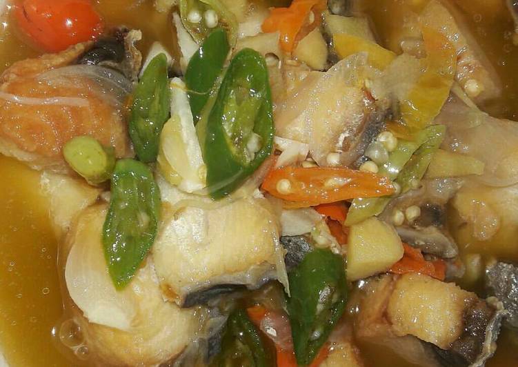 Resep Tumis ikan asin jambal cabe ijo Dari Ummu Kenzie Kirei Khalid