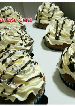 Cream cup cake