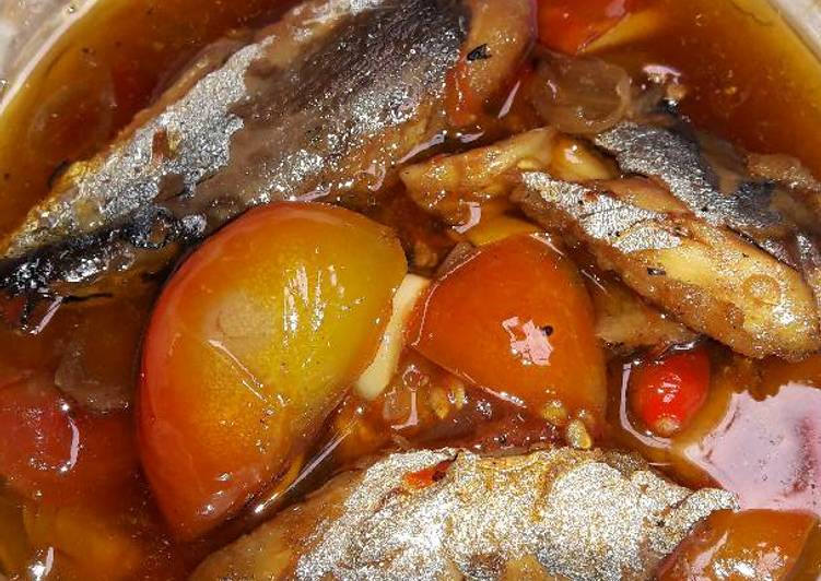 bahan dan cara membuat Ikan Salem masak Sarden